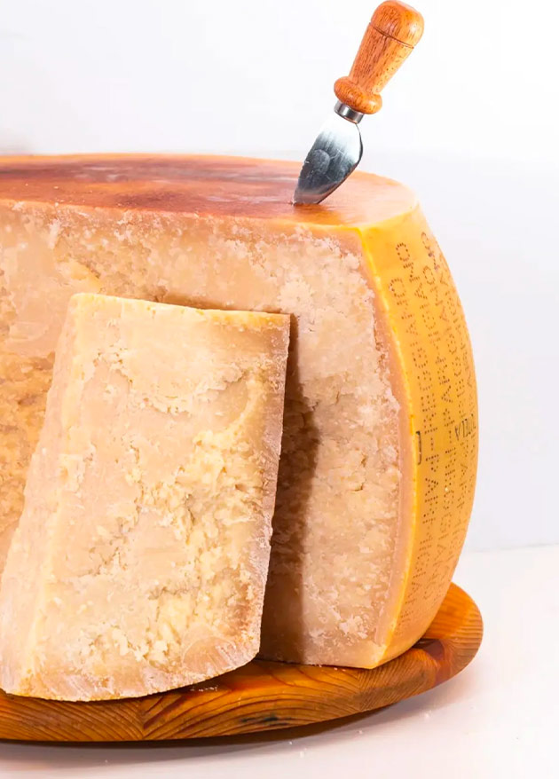 Macelleria-santa-lucia-seregno-parmigiano-reggiano-con-stagionatura-di-30-mesi
