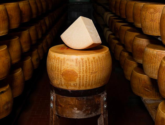 s-parmigiano-reggiano-30-mesi-stagionatura–macelleria-santa-lucia-vimercate